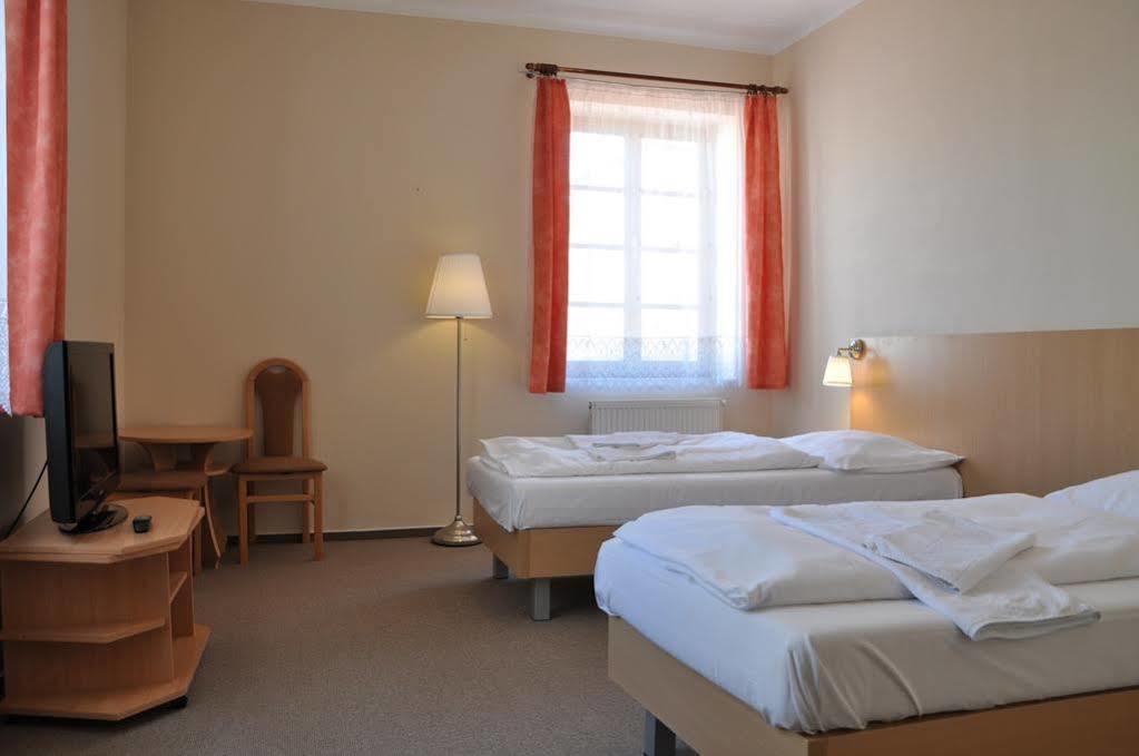 Hotel V Centru Чешка Будьовица Екстериор снимка