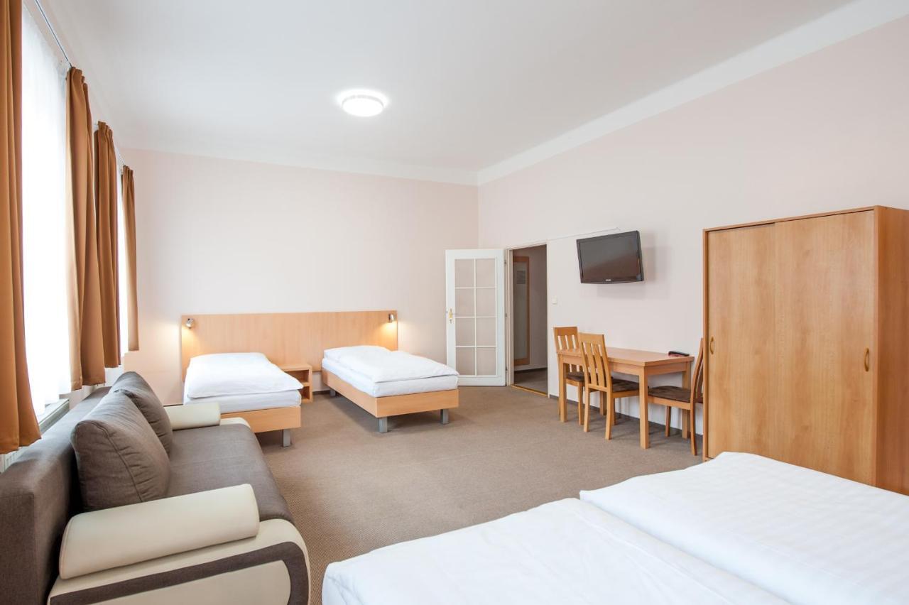 Hotel V Centru Чешка Будьовица Екстериор снимка