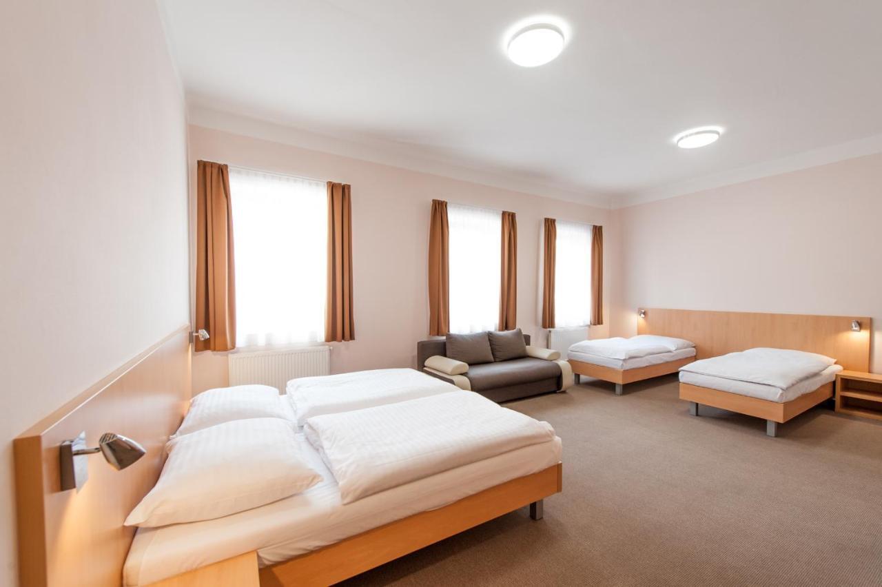 Hotel V Centru Чешка Будьовица Екстериор снимка