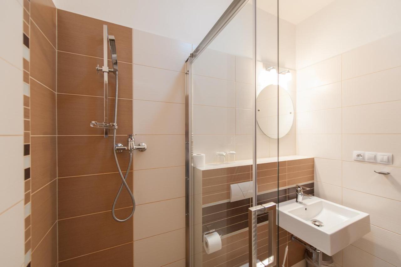 Hotel V Centru Чешка Будьовица Екстериор снимка